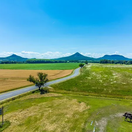 ベッド・アンド・ブレックファスト Gyulavezer Lovasbirodalma