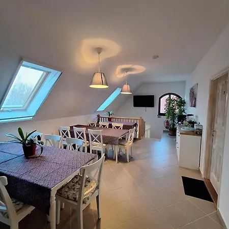 ベッド・アンド・ブレックファスト Gyulavezer Lovasbirodalma Gyulakeszi