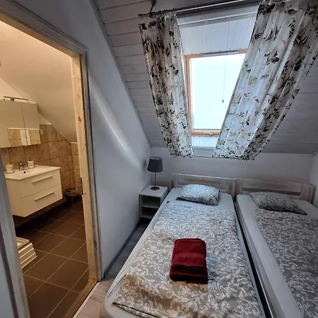 ベッド・アンド・ブレックファスト Gyulavezer Lovasbirodalma