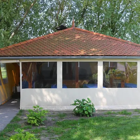 ベッド・アンド・ブレックファスト Gyulavezer Lovasbirodalma Gyulakeszi