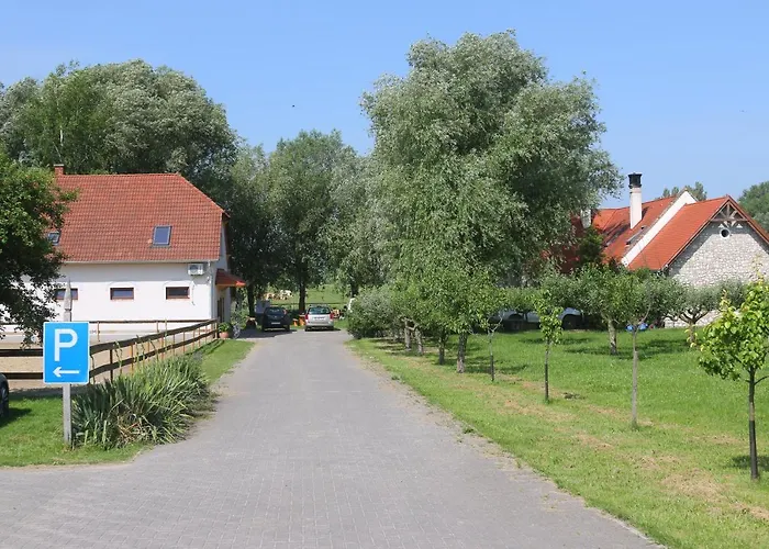 Gyulavezér Lovasbirodalma Bed and breakfast